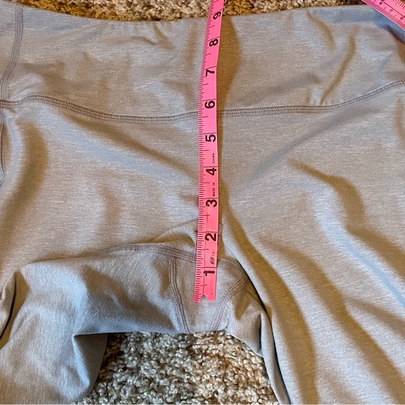 Athleta Gray Cropped Capri Yoga Athletic Training Leggings Medium - Picture 12 of 13